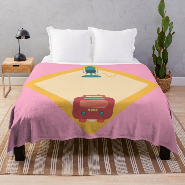 Artikelvorschau, Vintage-Design eines Mikrofons und Radios, ideal für Radiobegeisterte und Antiquitätenliebhaber. Auch eine tolle Geschenkidee zum Weltradiotag am 13. Februar. entworfen und verkauft von Martapp.