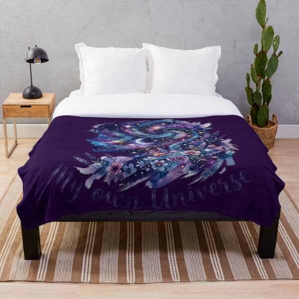 Artikelvorschau, Tiefviolett Mein eigenes Universum Blumengalaxie Mutter Erde Silhouette Marineblau Monat der Erde entworfen und verkauft von VISO-art.