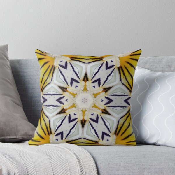 Aperçu de l'œuvre Radiant Floral Kaleidoscope – Bold Yellow Symmetry Pattern créée et vendue par SilentBloomLab.