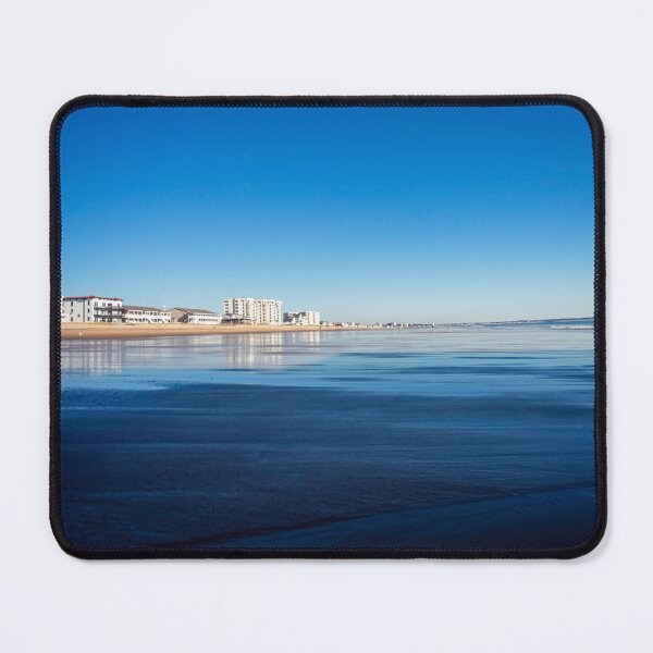 Aperçu de l'œuvre Photographie de paysage côtier avec un large horizon bleu océan et l'océan créée et vendue par MDCCo.