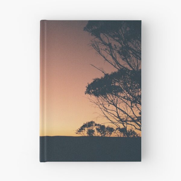 Aperçu de l'œuvre Coucher de soleil orangé dans les montagnes bleues (35 mm) créée et vendue par soak3s.