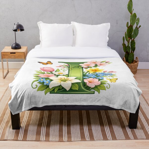 Aperçu de l'œuvre Magie printanière pour maman – Monogramme floral personnalisé I créée et vendue par CoolContent Factory.