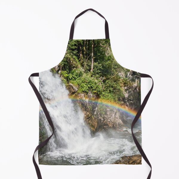 Aperçu de l'œuvre Cascade avec arc-en-ciel en gros plan. créée et vendue par Malisa345.