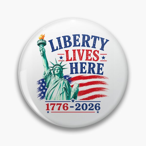 Artikelvorschau, Hier lebt die Freiheit 1776–2026 | Patriotisches Design zum 250. Jahrestag der USA entworfen und verkauft von SassiDesigns.
