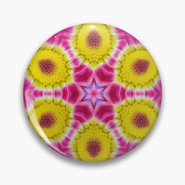 Artikelvorschau, Rosa Gänseblümchen-Kaleidoskop auf violettem Hintergrund – Künstlerisches Blumenmuster entworfen und verkauft von SilentBloomLab.