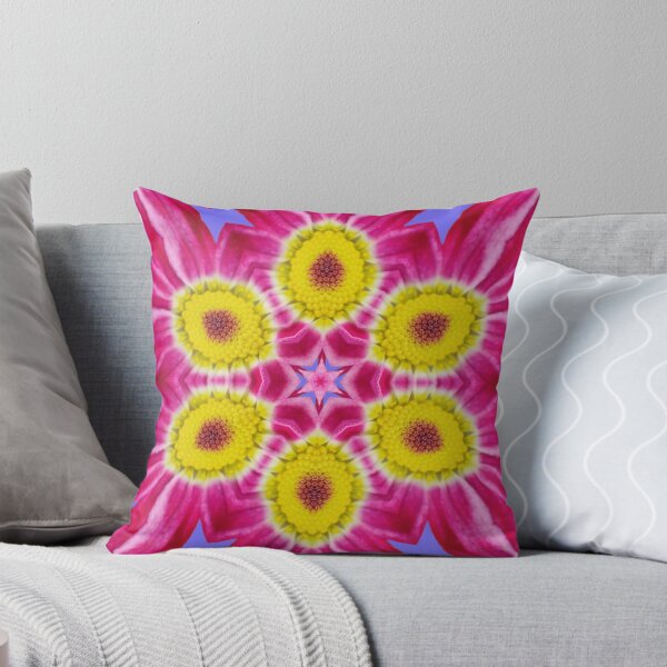 Aperçu de l'œuvre Pink Daisy Kaleidoscope on Violet Background – Artistic Floral Pattern créée et vendue par SilentBloomLab.