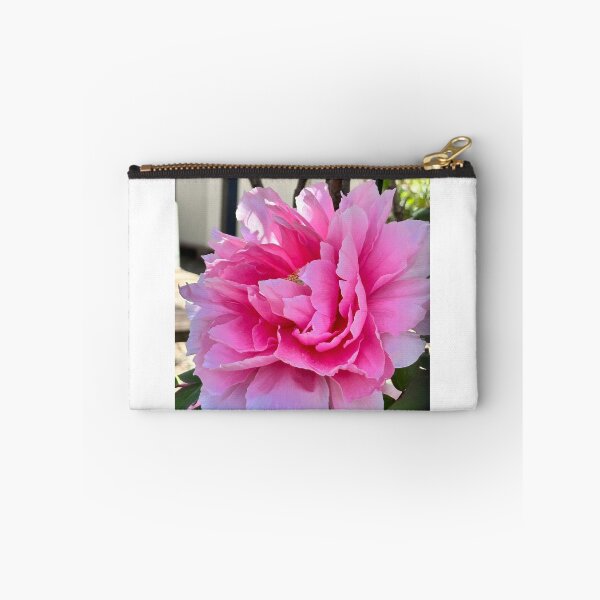Artikelvorschau, Rosa Pfingstrosenblüte – Zart romantischer Blumenschmuck entworfen und verkauft von SpringHorse.