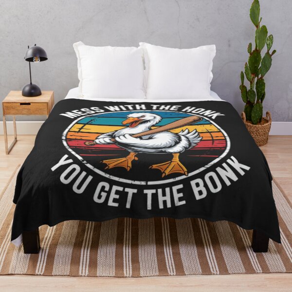 Artikelvorschau, Leg dich mit dem Hupen an, und du kriegst den Knall! Lustiges Gänse-Meme, klassisches T-Shirt entworfen und verkauft von Dutenarafi.