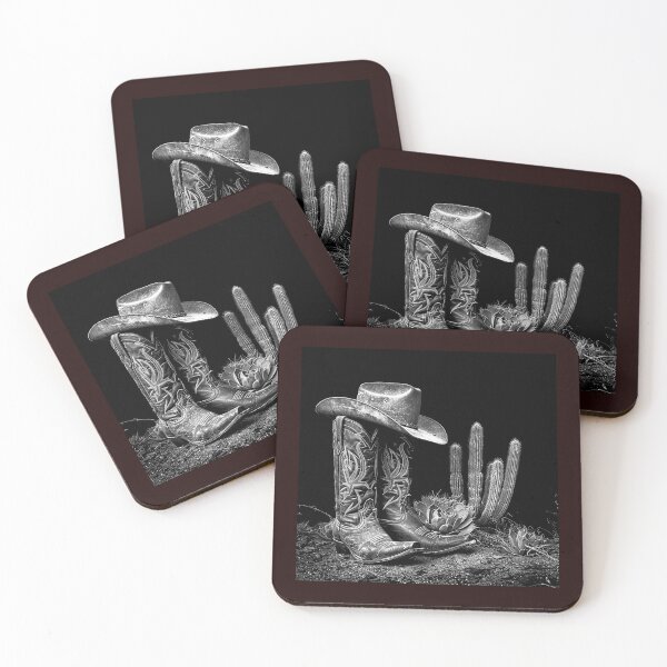Aperçu de l'œuvre Bottes et chapeau de cowboy noirs et blancs, art du cactus du désert créée et vendue par inkoutninja.