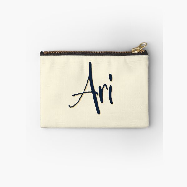 Artikelvorschau, ARI personalisiertes Schriftdesign entworfen und verkauft von CharlottePlaceArt.