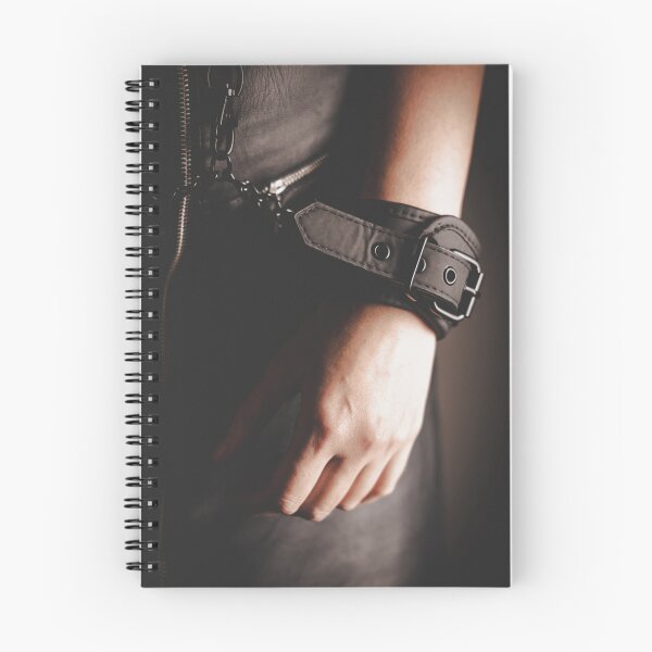 Aperçu de l'œuvre Bracelet manchette en cuir noir – Impression photo de mode gothique punk créée et vendue par BodylineStudio.