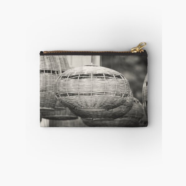 Artikelvorschau, Hängende Weidenkörbe entworfen und verkauft von PhotoArt by Joan Carroll.