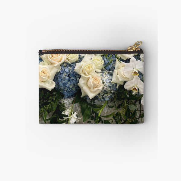 Artikelvorschau, Luxuriöser Blumenstrauß mit Lilien, Rosen und Orchideen entworfen und verkauft von ChiefMomCo.