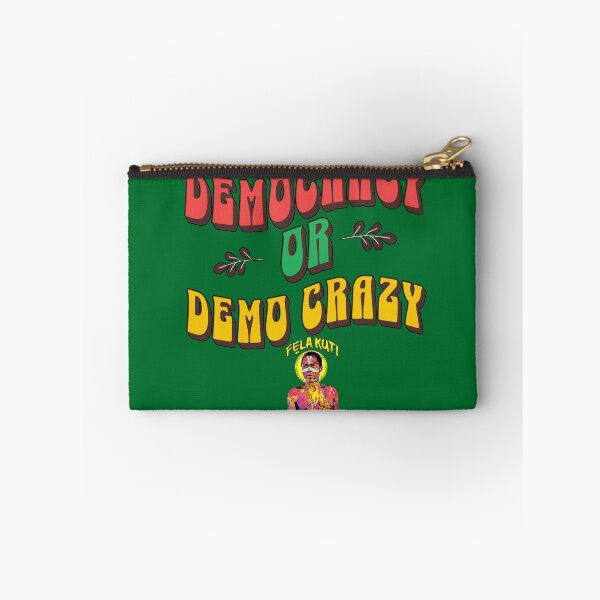 Aperçu de l'œuvre T-shirt Fela Kuti Démocratie ou Démo Crazy Afrobeat Music Typographie rétro vintage créée et vendue par Youngkev-arts.