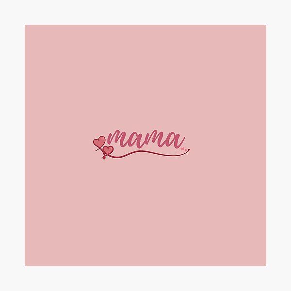 Aperçu de l'œuvre Typographie Cœur Maman – Joli design rose et rouge esthétique pour la fête des mères, cadeau minimaliste pour maman créée et vendue par Designprovider.