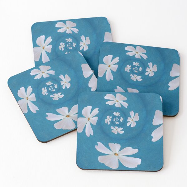 Aperçu de l'œuvre White Phlox Soft Floral Pattern – Blue Botanical Aesthetic créée et vendue par SilentBloomLab.