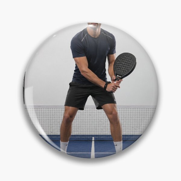 Aperçu de l'œuvre Position de départ du joueur de padel sur le court bleu créée et vendue par ticzla95.