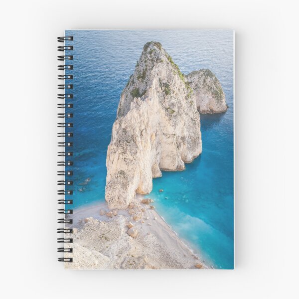 Aperçu de l'œuvre Formation rocheuse côtière spectaculaire de Zante, Grèce créée et vendue par PhotoArt by Joan Carroll.