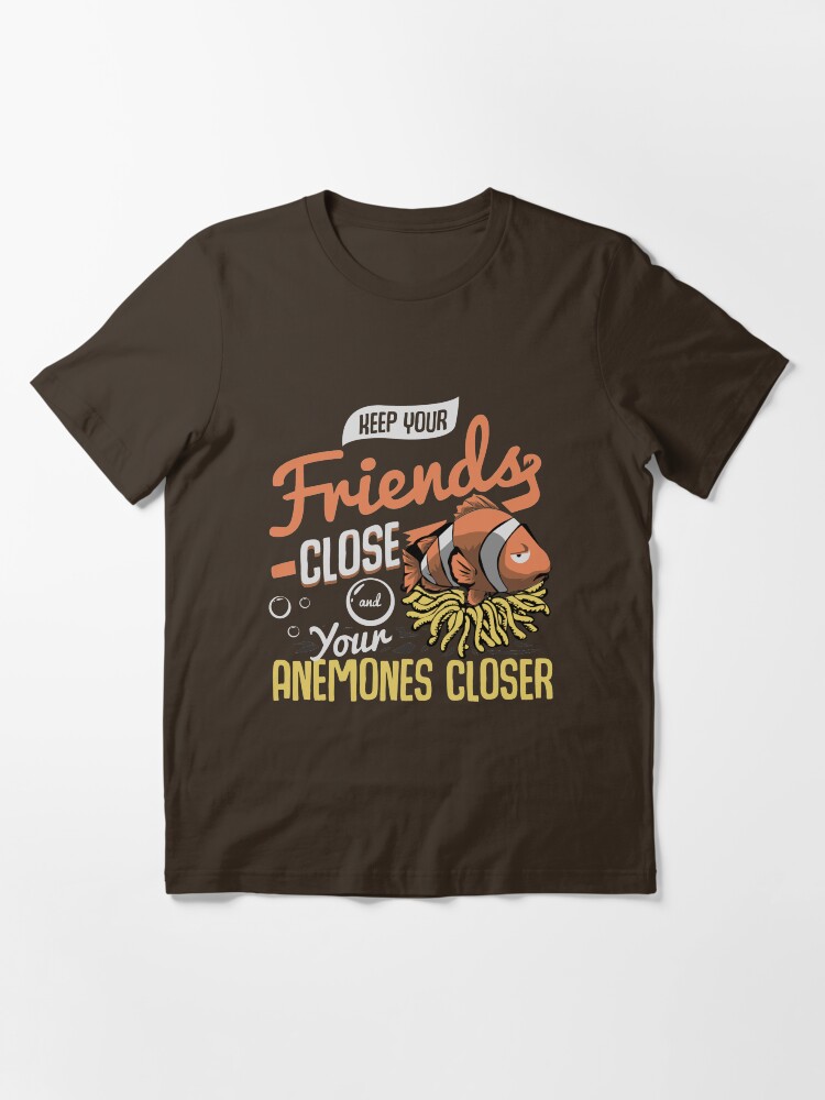 Thumbnail 3 von 7, Essential T-Shirt, Keep Your Friends Close & Your Anemones Closer - Funny Pun Gift designt und verkauft von yeoys.