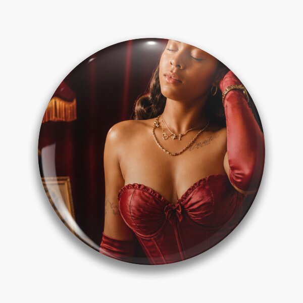 Artikelvorschau, Wandbild „Velvet Desire“ im Vintage-Glamour-Stil | Rotes Boudoir-Porträt | Elegante, feminine Dekoration entworfen und verkauft von TedKentPhoto.