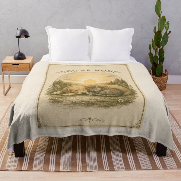 Artikelvorschau, Du bist zu Hause – Katzen- und Hundeliebe-Vintage-T-Shirt entworfen und verkauft von MaynyStudio.