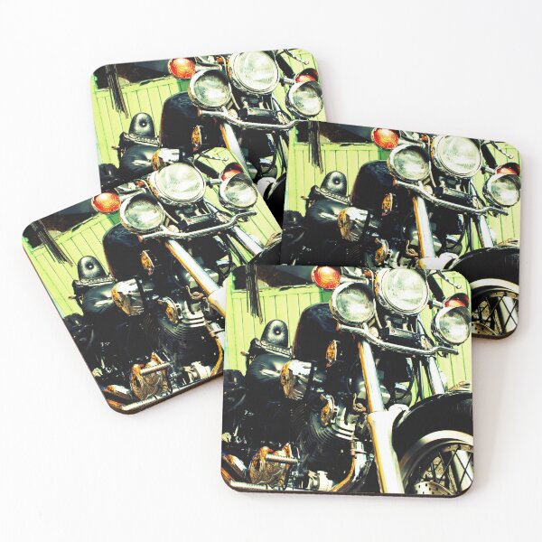 Artikelvorschau, Vintage-Cruiser-Motorradkunst | Nahaufnahme eines verchromten Motorrads entworfen und verkauft von Sophie Watson.
