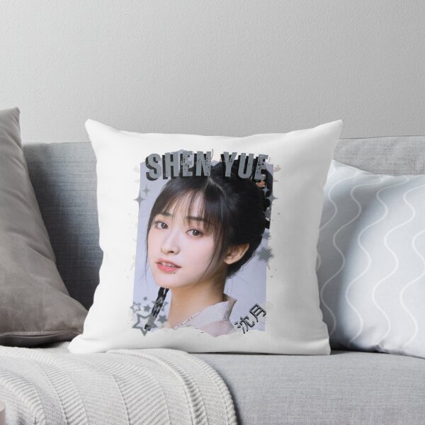 Artikelvorschau, Shen Yue — 沈月Shen Yue — 沈月 Chinesische Schauspielerin Cdrama China Wuxia Historische Unterhaltung Collage Digitale Kunst PorträtJapanische Drama-Schauspielerin entworfen und verkauft von AJUNICE STUDIO.