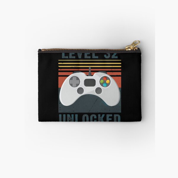 Artikelvorschau, Level 32 freigeschaltet Retro Gamer Geburtstags-T-Shirt entworfen und verkauft von Dmo3HarkoArt.