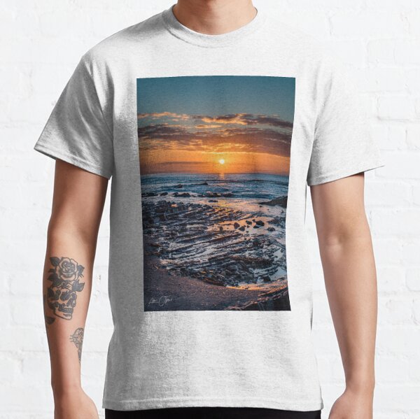 Sunrise over the ocean Classic T-Shirt
