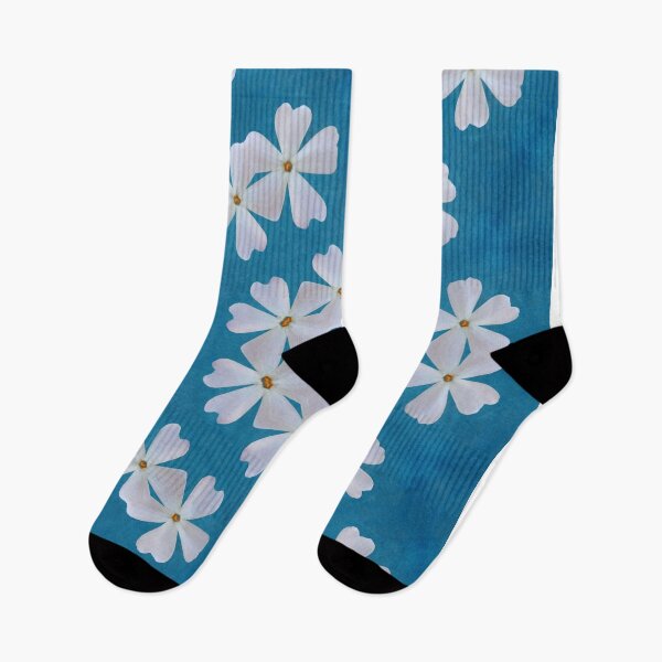 Aperçu de l'œuvre White Phlox Floral Mandala – Blue Botanical Pattern créée et vendue par SilentBloomLab.