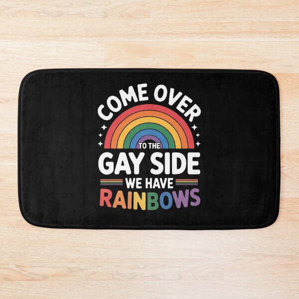 Artikelvorschau, Komm rüber auf die queere Seite, wir haben Regenbögen! Lustiges LGBTQ+-Zitat entworfen und verkauft von Say It With Ink.