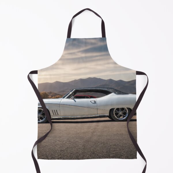 Item preview, Horizonte de un muscle car blanco: silueta clásica del horizonte (arte cinematográfico automovilístico) designed and sold by William A McCarthy.