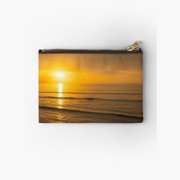 Artikelvorschau, Lebhafte Sonnenuntergangswellen bei Westward Ho entworfen und verkauft von twymanphoto.