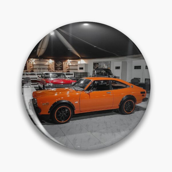 Artikelvorschau, auffälliges, orangefarbenes Coupé im Vintage-Stil entworfen und verkauft von StickerRaven.