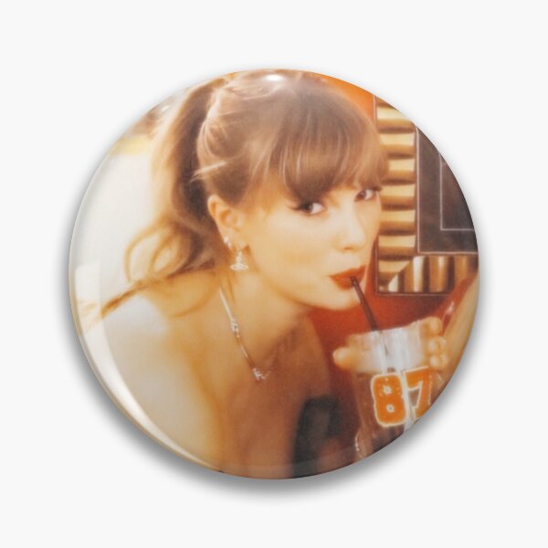 Aperçu de l'œuvre Taylor Aesthetic Graphic créée et vendue par ColourPopStickers.