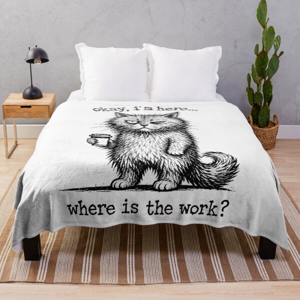 Artikelvorschau, Okay, ich bin da. Wo ist die Arbeit? Lustige, müde Katze. Kaffee. entworfen und verkauft von JerdbordinShop.