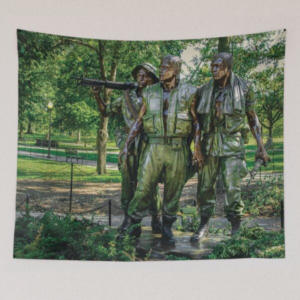 Artikelvorschau, Statue der drei Soldaten entworfen und verkauft von Kay Brewer.