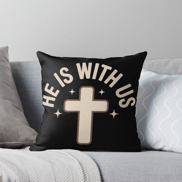 Aperçu de l'œuvre T-shirt chrétien « Il est avec nous » | Croix rétro en arc de cercle - Cadeau religieux créée et vendue par EvolusionPro.