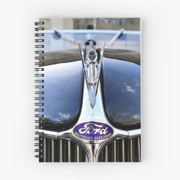 Artikelvorschau, 1936 Ford V8 Modell 68 Gläser Cabriolet Kühlerfigur – Vintage deutsches Ford Emblem Art entworfen und verkauft von Peter Kraaibeek | Generative Designs and Car Art.
