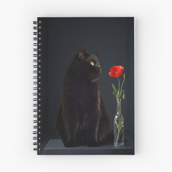Artikelvorschau, Der Purpurrote Mohn – Mystisches Porträt einer schwarzen Katze entworfen und verkauft von RavenNoirStudio.