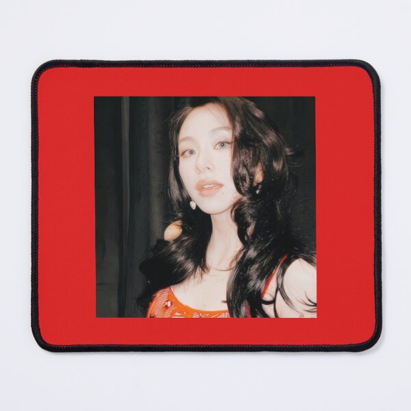 Artikelvorschau, Chaeyoung Aesthetic Graphic entworfen und verkauft von ColourPopStickers.