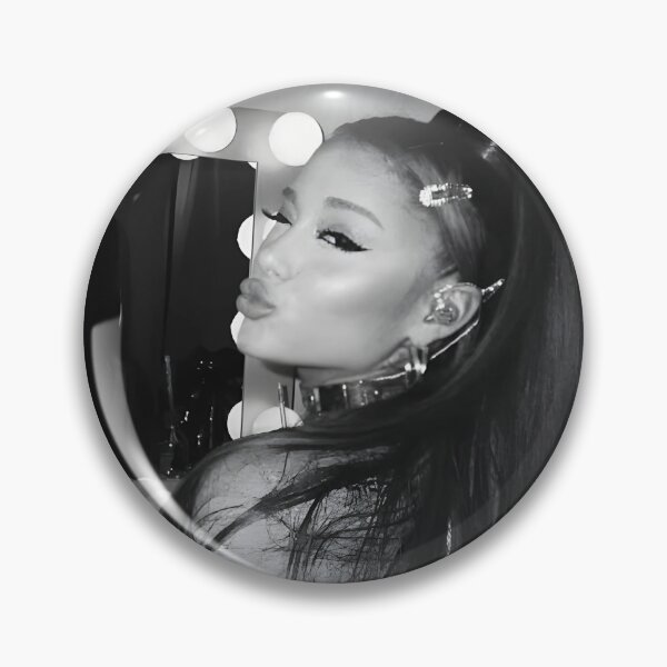 Artikelvorschau, Ariana Grande entworfen und verkauft von HoneymoonStudio.