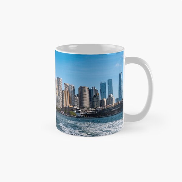 Artikelvorschau, Abfahrt vom Circular Quay – Hafen von Sydney | Ikonische Fähre aus der Perspektive (Kunst) entworfen und verkauft von Ross.A.Campbell.