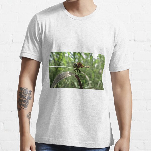 The magic smile of the dragonfly Essential T-Shirt