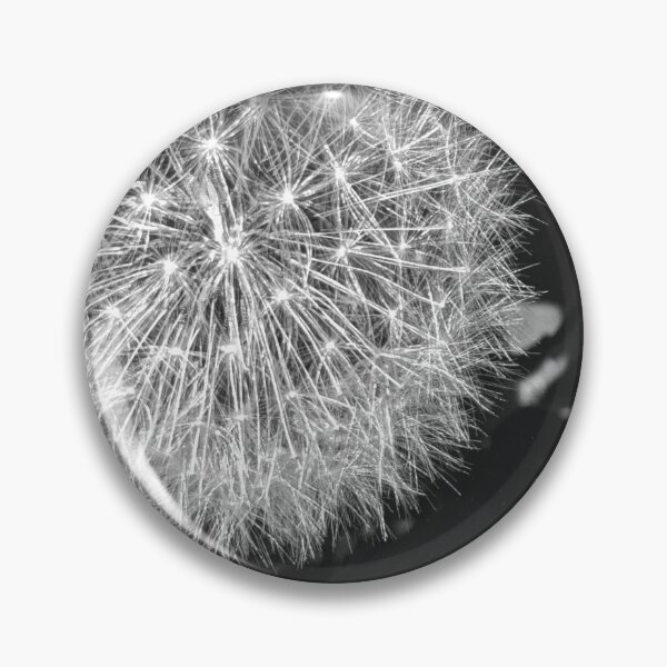 Artikelvorschau, Eine Pusteblume in schwarzweiß entworfen und verkauft von nicwoodart.