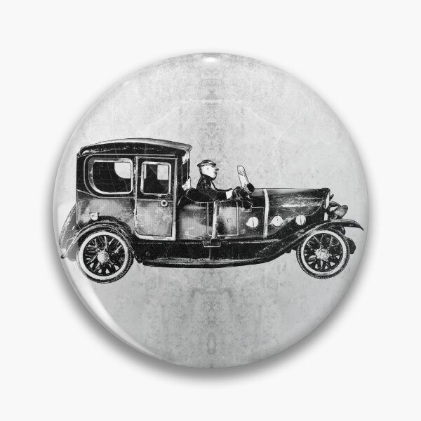 Aperçu de l'œuvre limousine jouet vintage en tôle à remontoir, chauffeur édouardien créée et vendue par Ghoul Enterprises.