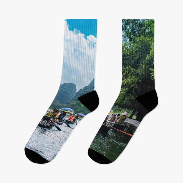 Aperçu de l'œuvre Barques à rames de la rivière Tam Coc - Rivière Ngo Dong, Ninh Binh | Paysage emblématique du Vietnam créée et vendue par Ross.A.Campbell.