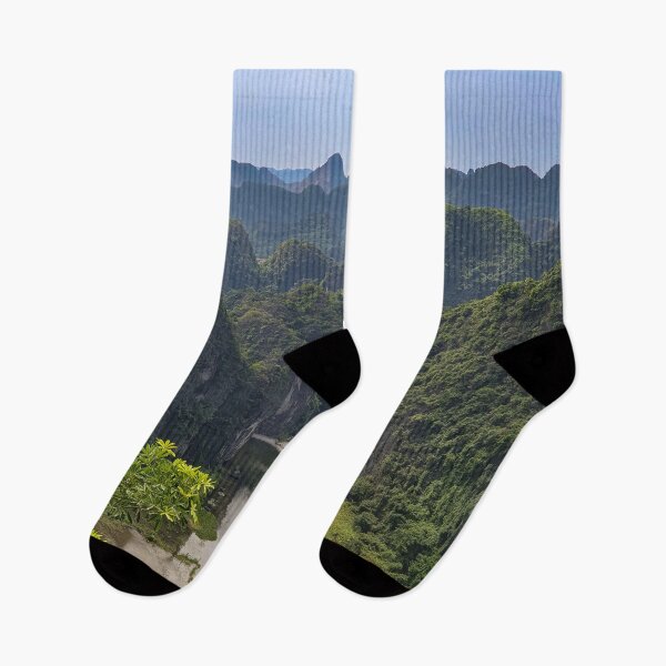 Aperçu de l'œuvre Rivière Ngo Dong vue du sommet du mont du Dragon Couché - Vallée de Tam Coc | Art cinématographique de Ninh Binh, Vietnam créée et vendue par Ross.A.Campbell.