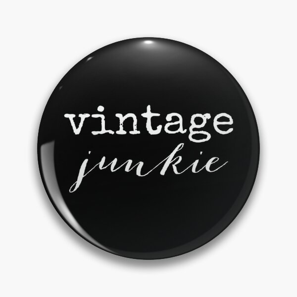 Artikelvorschau, Vintage Junkie T-Shirt, für Vintage-Marktverkäufe entworfen und verkauft von MelanieIShelton.