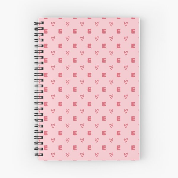 Artikelvorschau, Monogramm mit rosa Herzmuster für den Buchstaben E | Niedliches rosa Herzmuster für den Anfangsbuchstaben E | Rotes und rosa Herzdesign für den Buchstaben E | Monogramm-Herzmuster für den Buchstaben E | Verspielte Herzen für den Anfangsbuchstaben E entworfen und verkauft von VivaFy.